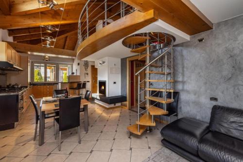 Villa Azzurra, Cloz Ospitar