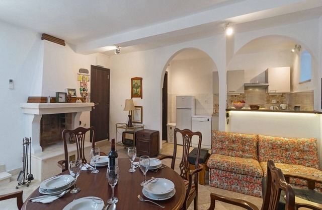 Villa Balarin - Five Bedroom Holiday Home with Terrace and City View