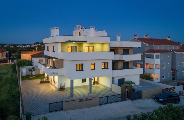 Villa Barmel Apartment with balcony (Apt 2)