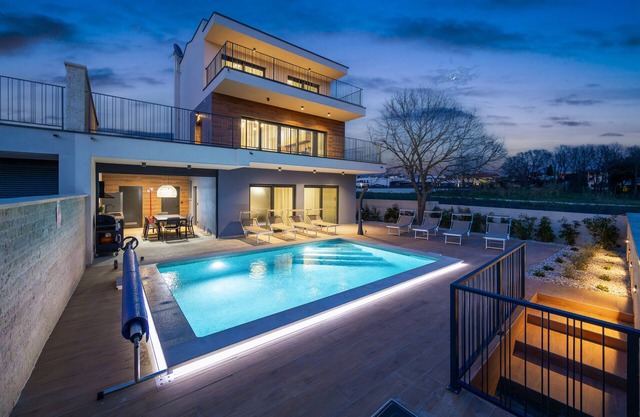 Villa Bay I