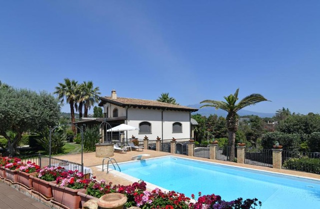 VILLA BIDDIZZA 10, Emma Villas