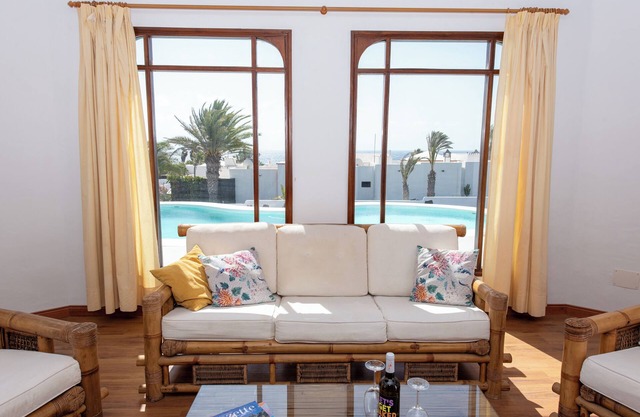 Villa Blanca, FKK Apartment Nr. 1 in Charco del Palo mit Schwimmbad, Meernähe