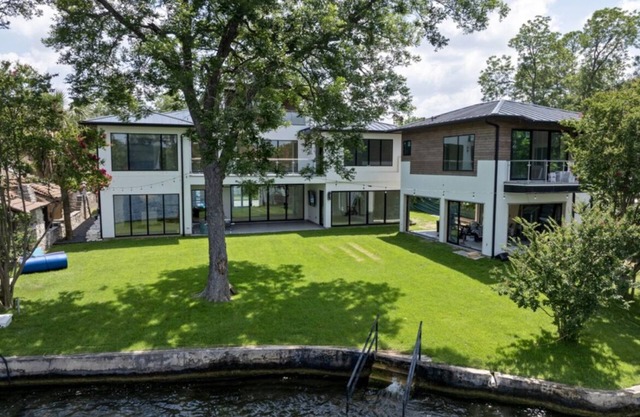 Villa Blanca – Luxury Lakefront Villa with Private Dock and optional Boat Lift