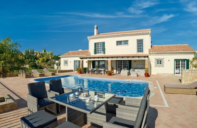 Villa Burraco Faro - Four Bedroom Villa, Sleeps 8
