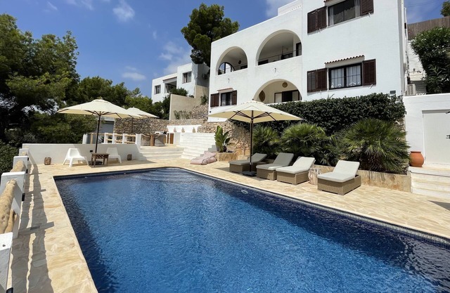 Villa by the sea with large pool, stunning views, air conditioning, wifi