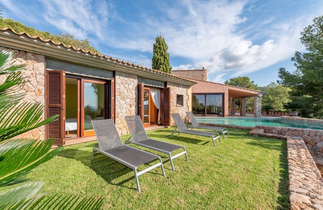 Villa Can Toni Cat with Mountain View, Wi-Fi, Balcony, Garden, Terraces & Pool; Parking Available