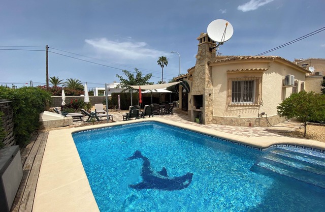 Villa Caronico, beautiful holiday home, private pool, central heating