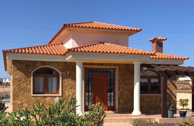 Villa Casa Del Sol 3 Bedrooms With Private Solar Covered Pool 12m x 6m WiFi