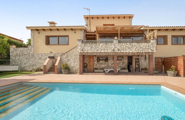 Villa 'Casa Les Vinyes' with Mountain View, Wi-Fi and Air Conditioning