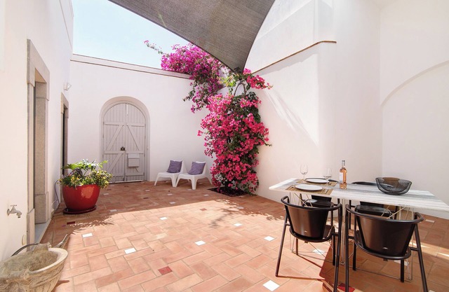 Villa 'Casa Rosa' with private Terrace and Wi-Fi