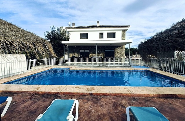 Villa Casa Rural la Montana 2 with Pool, Garden & Wi-Fi