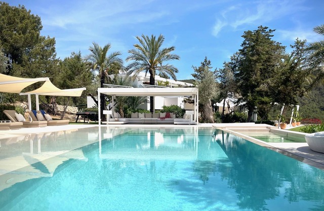 Villa 'Casa Tyane' with Sea View, Heated Pool & Wi-Fi