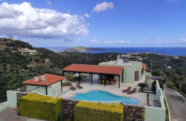 Villa Chloe - Amazing view Villa with swimming pool