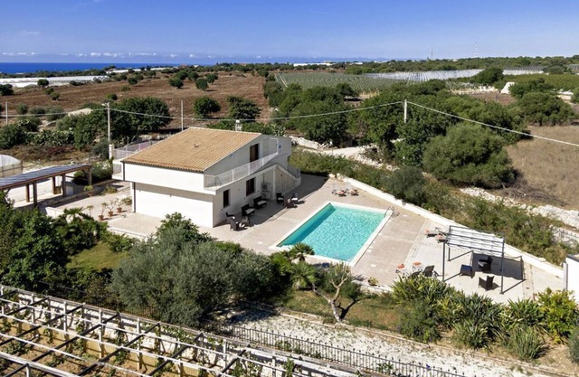 Villa Ciuridda with private pool wifi parking bowling green bbq