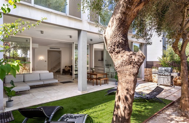 Villa Colonia Sea Holiday with Garden & Wi-Fi