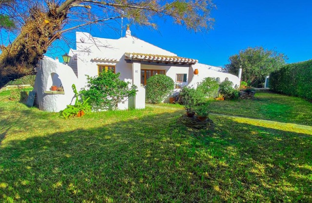 Villa con piscina privada y gran jardín