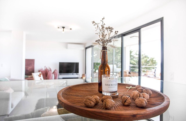 Villa Contemporaine, vue mer et Piscine, Idéale Pour Famille Nombreuse