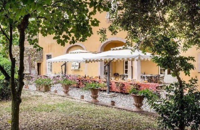 VILLA CONTRONI .