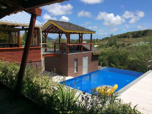 Villa créole en bois - Charme & Confort