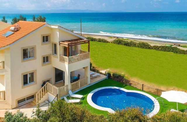 Villa Blue Diamond - Four Bedroom Villa, Sleeps 8
