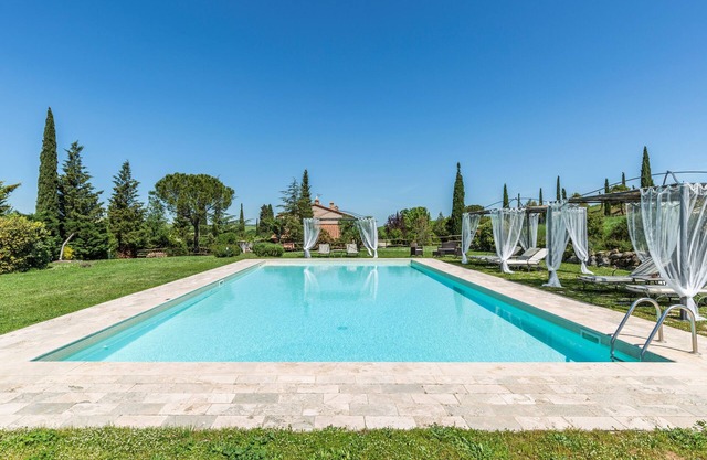 Villa D'Orchia, luxury organic farm with private pool in Val D'orcia, Sleeps 15.