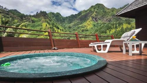 Villa de luxe LEGEND RESORT MOOREA vue mer et montagne - piscine - terrain de tennis - salle de sport - 3 chambres