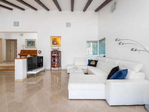 Villa Dea - Luxury Villa with Outdoor Swimming Pool