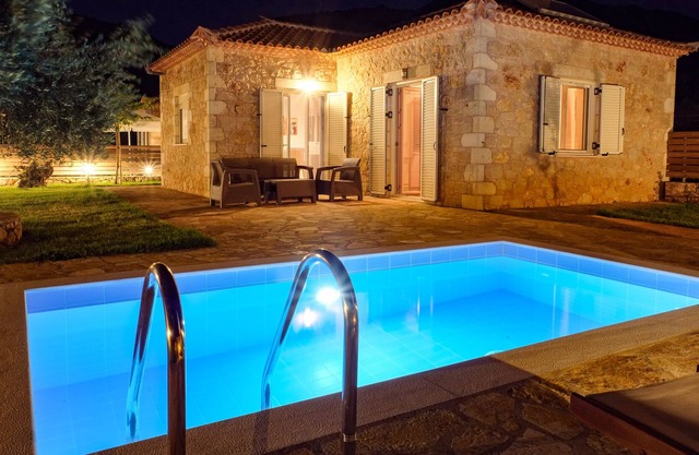 Villa Delilah cottage with private pool