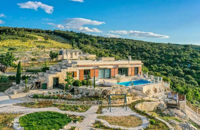 Villa Dol Hills Estate