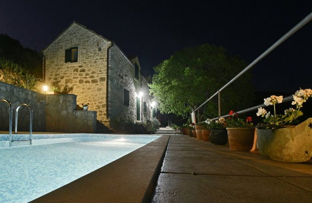 Villa Dol-Three Bedroom Villa with Pool