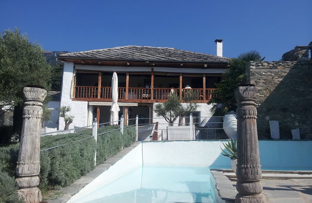 Villa Domatia 15 minutes from the sea