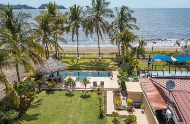 Villa Elysian Estrella Beachfront Suite