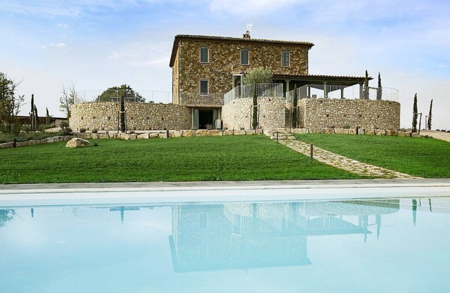 Villa Edesia: A characteristic and welcoming three-story villa surrounded by meadows and by green hills, with Free WI-FI.