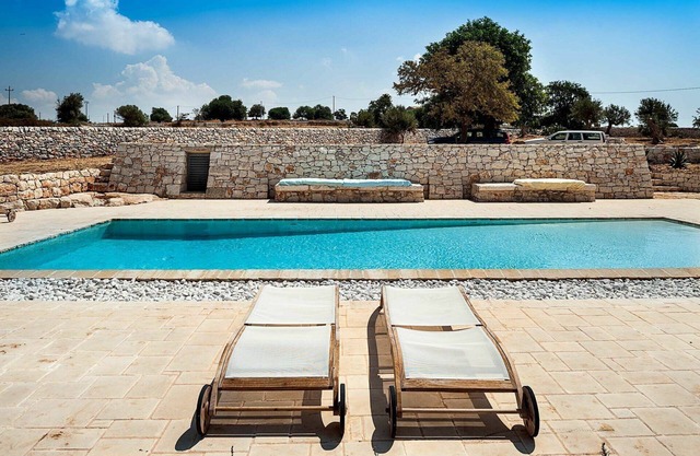 Villa Edicole - Typical holiday rental with private pool close to the Donna Fugata Castle,14 km.