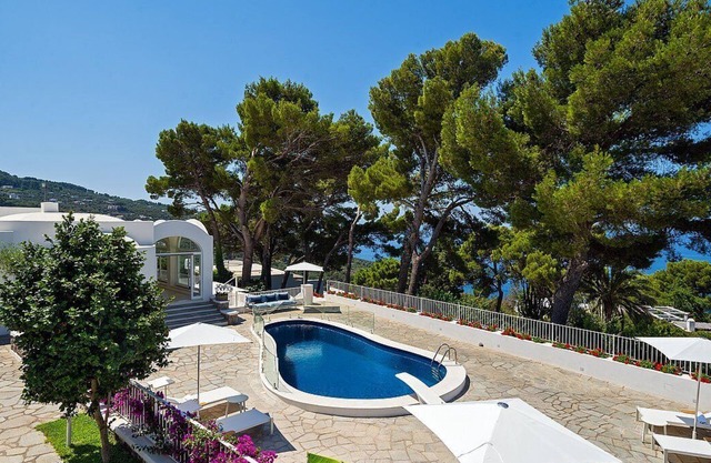 Villa Egeria: A charming and bright two-story villa situated on a hillside in a residential area, with Free WI-FI.