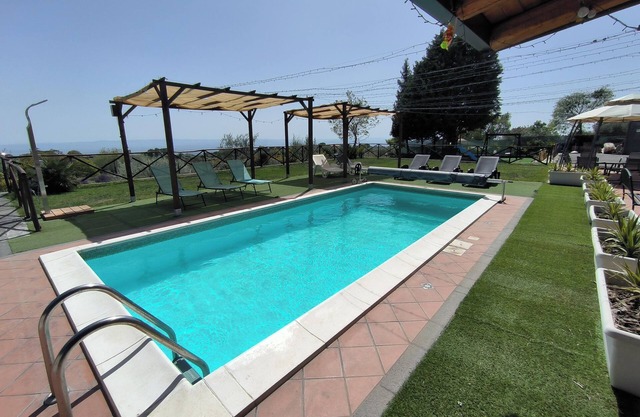 VILLA EGLE BELPASSO, garden with swimming pool near Etna and Etnaland