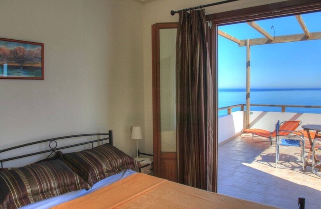 Villa Eirene Spacious apartment with sea view in small village.