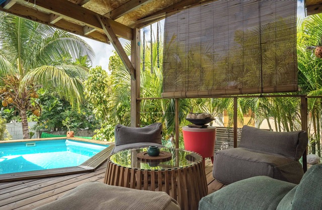 Villa Ekinos is ideally located within walking distance of the beaches.