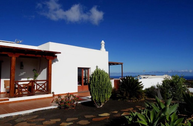 Villa El Mojón with private pool in Teguise