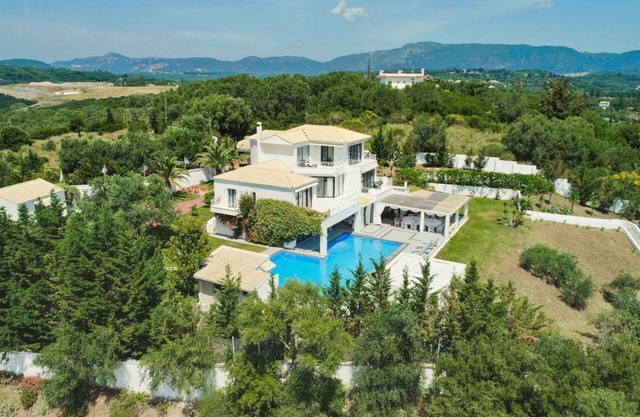 Villa Electra - Eight Bedroom Villa, Sleeps 23