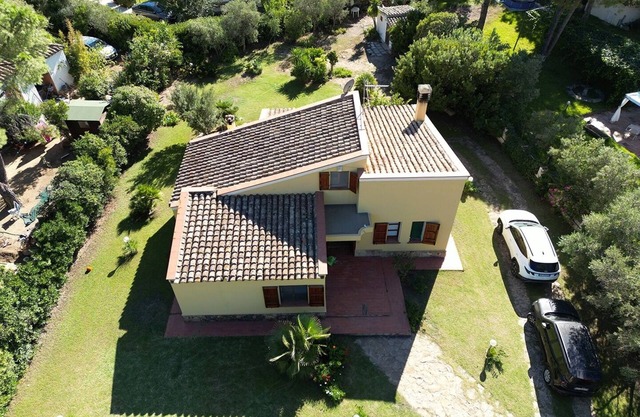 Villa Elisabetta surrounded by greenery just a few minutes from the beach