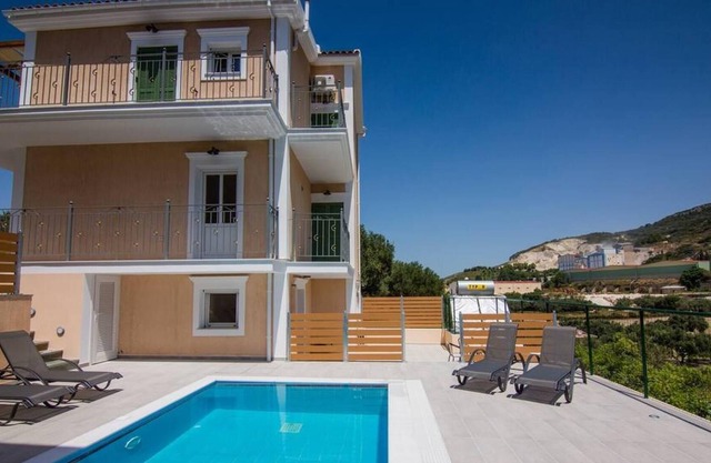 Villa Elpida at Minies