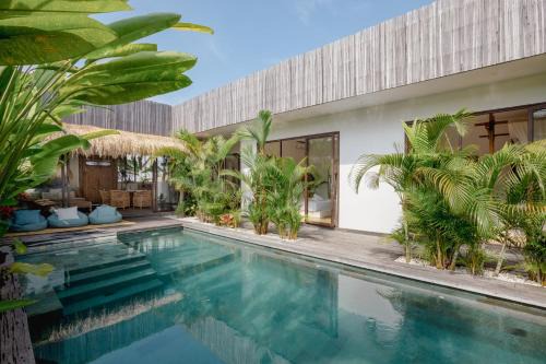 Villa Elwood - Stylish Boho Chic 3BR Villa in Umalas, Private Parking, Near Finns Canggu