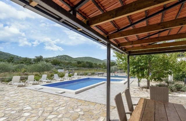 Villa Emanuel in Ljubitovica - Haus für 4-6 Personen