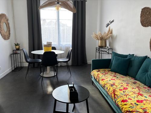 Villa Emma , maison classée 3 étoiles au centre de tout avec jardin clos à Châtellerault, à 20 mn Futuroscope&Aquascope