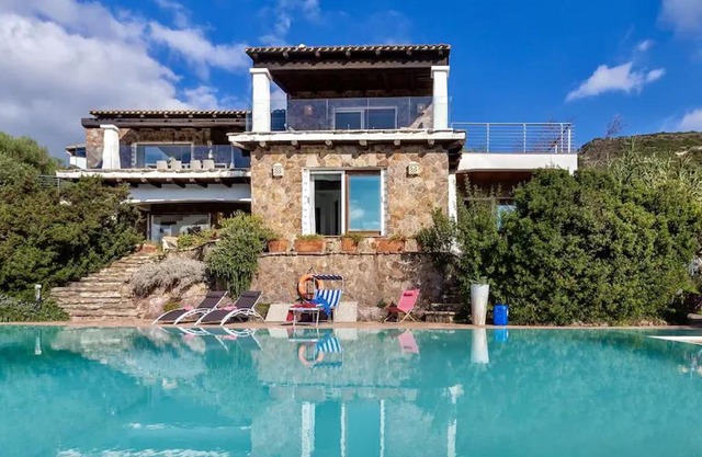 Villa Emmeline fronte mare 5 camere 6 bagni infinity pool WiFi per 12 persone