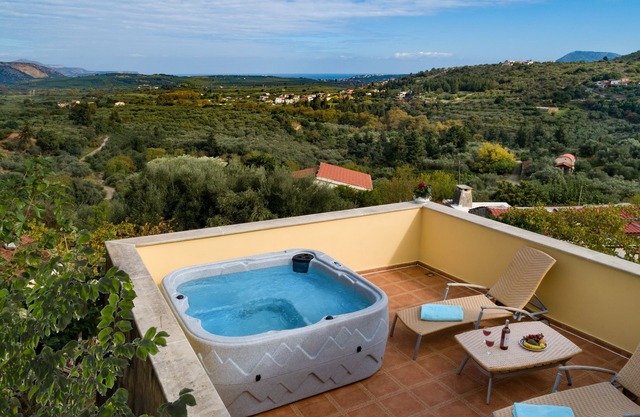 Villa Erontas-luxurius villa with private heated jacuzzi