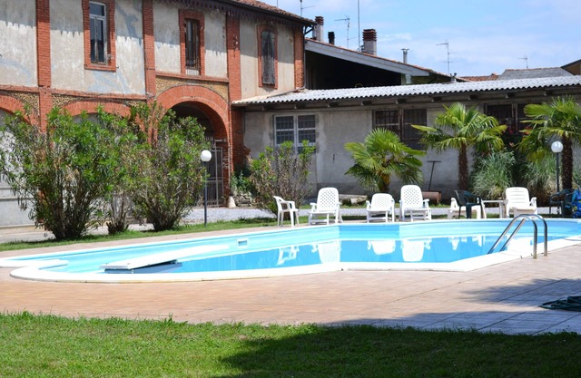 VILLA FERRAZZI, 7 BED VILLA, 40 MINUTES FROM LAKE GARDA
