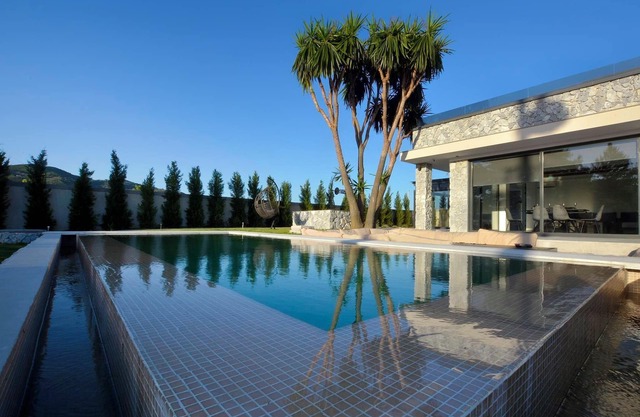 Villa Flamingo - Private pool, sleeps 8+, 300m away from renowned Issos Beach