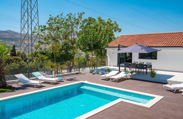 Villa Florinda with Pool and Gym near Split